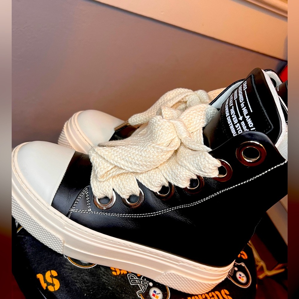 TikTok Viral Unisex Designer Shoes, Worn Once Size 38 Eur (7-7.5 US w 5-5.5 men)
